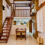 Hara\'S Traditional Detached House In Malona