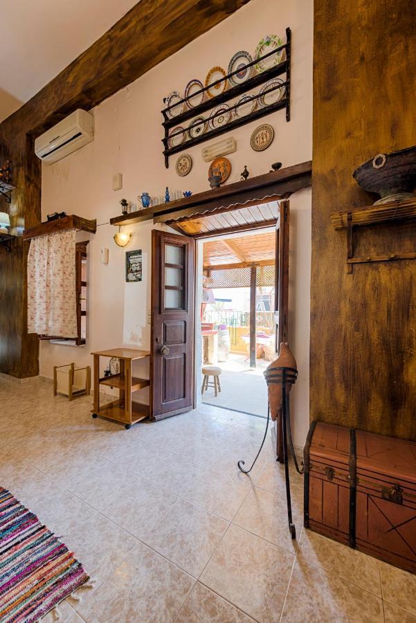Ferienhaus Hara's Traditional Detached House In Malona